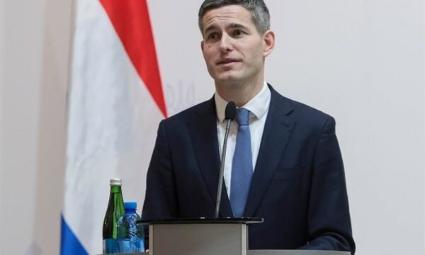 Países Bajos y Israel intensifican tensiones diplomáticas tras la retirada de credenciales por cuestiones relacionadas con asentamientos en Cisjordania y el Golán.