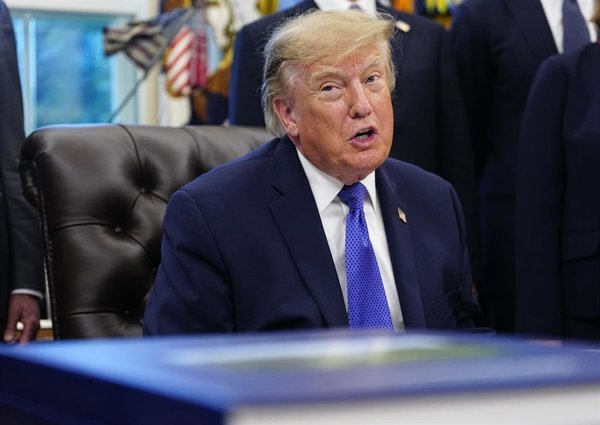 Estados Unidos y Irán mantienen tensiones sobre el programa nuclear iraní, con funcionarios que han señalado posibles conversaciones sobre alivio de sanciones.