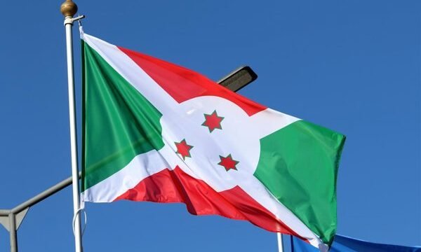 Estados Unidos amplía su política de deportación a países extranjeros, mientras Burundi se prepara para recibir a migrantes trasladados sin previo aviso ni consulta.