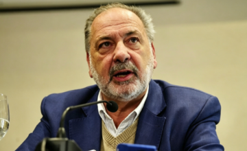 Jorge Gandini hablando ante los micrófonos en una conferencia de prensa en setiembre de 2026.