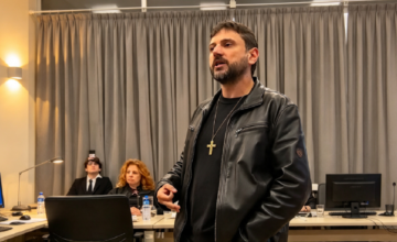 Fotograma del cruce verbal entre Juan Grabois y legisladores en el plenario de comisiones.