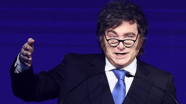 El presidente argentino Javier Milei encabezando un acto oficial sobre soberanía en el Atlántico Sur.