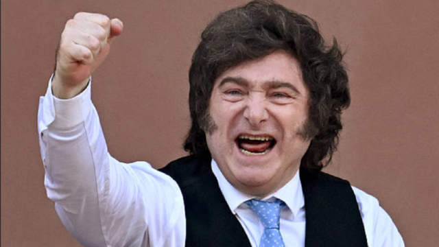 El presidente argentino Javier Milei encabezando un acto oficial.