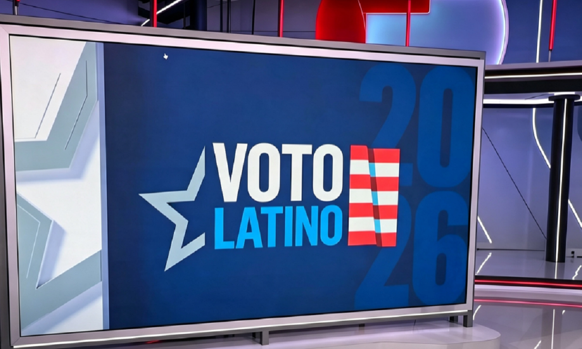 Urna electoral con la bandera de Estados Unidos y un sobre de votación.