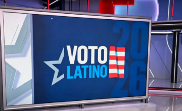 Urna electoral con la bandera de Estados Unidos y un sobre de votación.