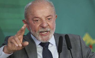 Luiz Inácio Lula da Silva hablando en un estrado durante un acto en Porto Alegre.
