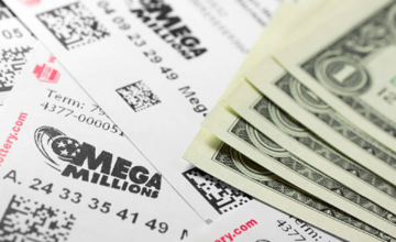 Tique oficial impreso de la lotería Mega Millions de Estados Unidos.