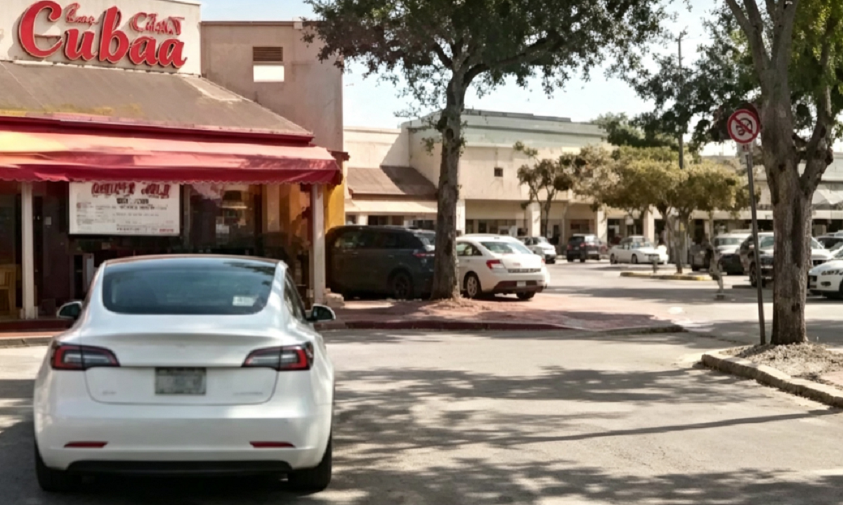 Camioneta incrustada en la fachada destruida de un restaurante de comida cubana en Miami.