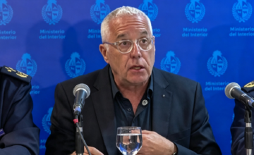 El ministro del Interior Carlos Negro brindando la rueda de prensa sobre la Operación Trazador.