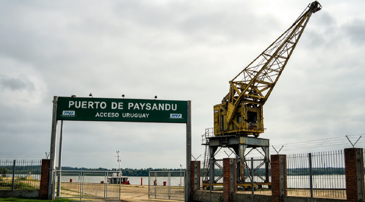 Vista panorámica de las instalaciones del puerto de Nueva Palmira sobre el río Uruguay.