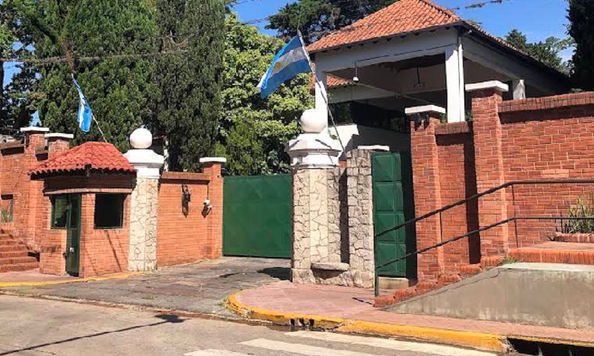 Fachada del ingreso principal a la Quinta Residencial de Olivos en Buenos Aires.
