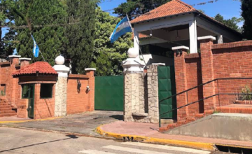 Fachada del ingreso principal a la Quinta Residencial de Olivos en Buenos Aires.