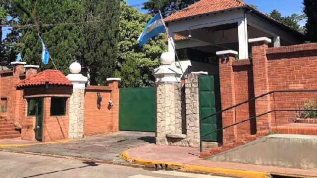 Fachada del ingreso principal a la Quinta Residencial de Olivos en Buenos Aires.
