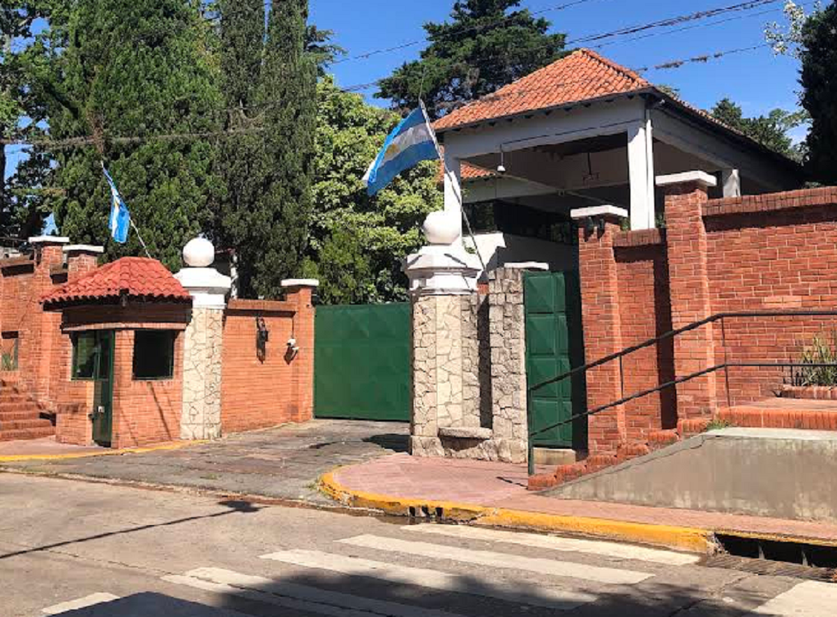Fachada del ingreso principal a la Quinta Residencial de Olivos en Buenos Aires.