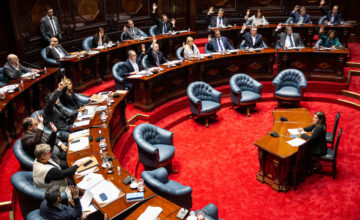 Sala de sesiones de la Comisión de Presupuesto de la Cámara de Senadores en el Palacio Legislativo de Montevideo.