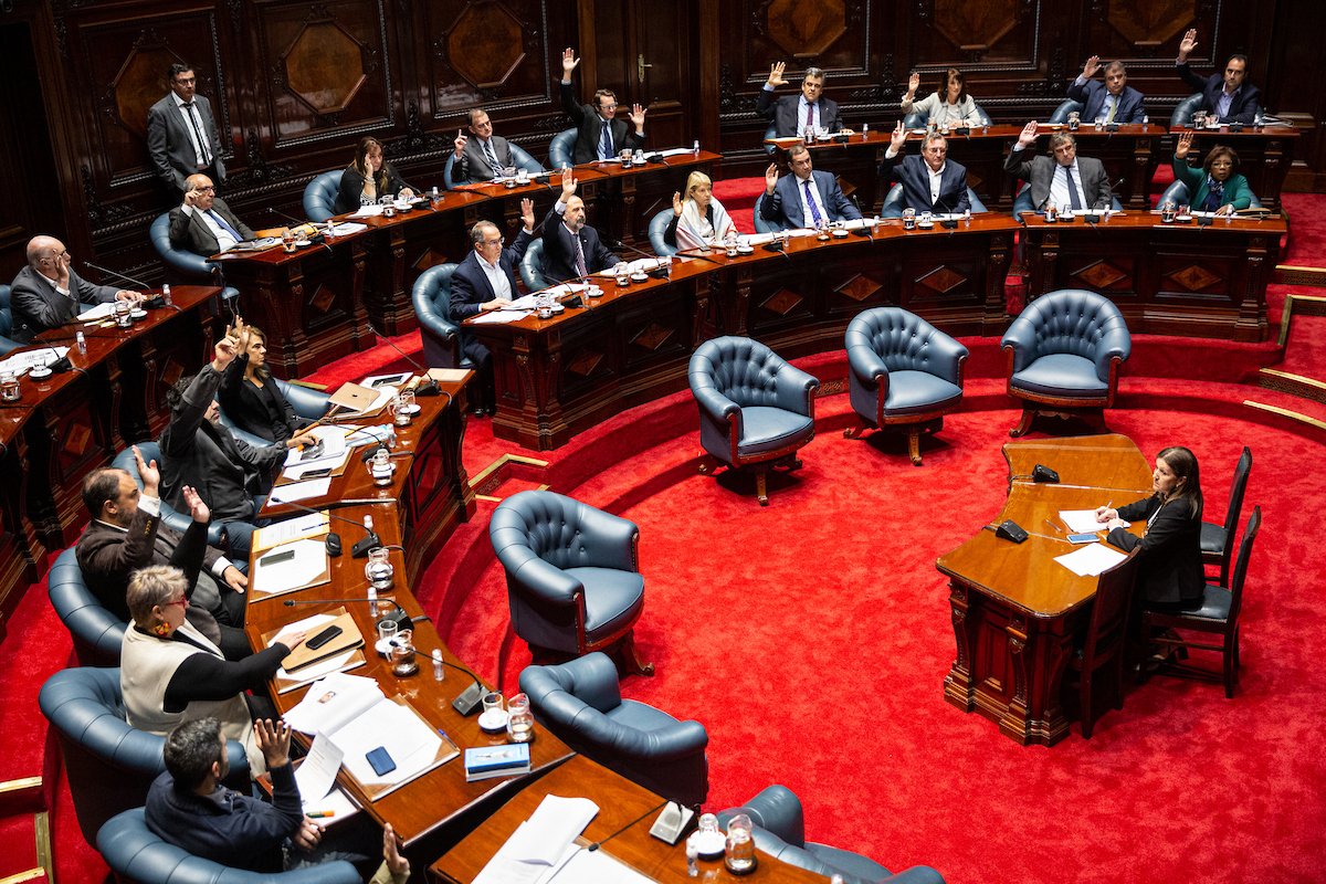 Sala de sesiones de la Comisión de Presupuesto de la Cámara de Senadores en el Palacio Legislativo de Montevideo.