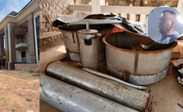 Tambores de precursores químicos incautados en una finca rural utilizada por el Cártel de Sinaloa.