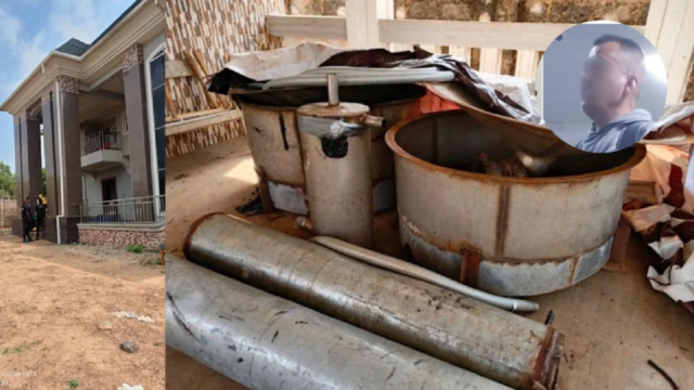 Tambores de precursores químicos incautados en una finca rural utilizada por el Cártel de Sinaloa.