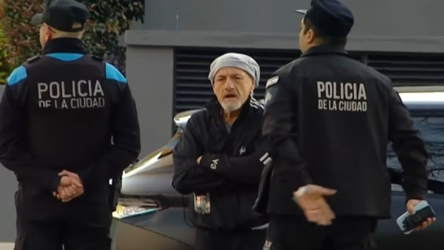 Vehículo de Gustavo Sofovich y la moto involucrada en el siniestro vial en Buenos Aires.