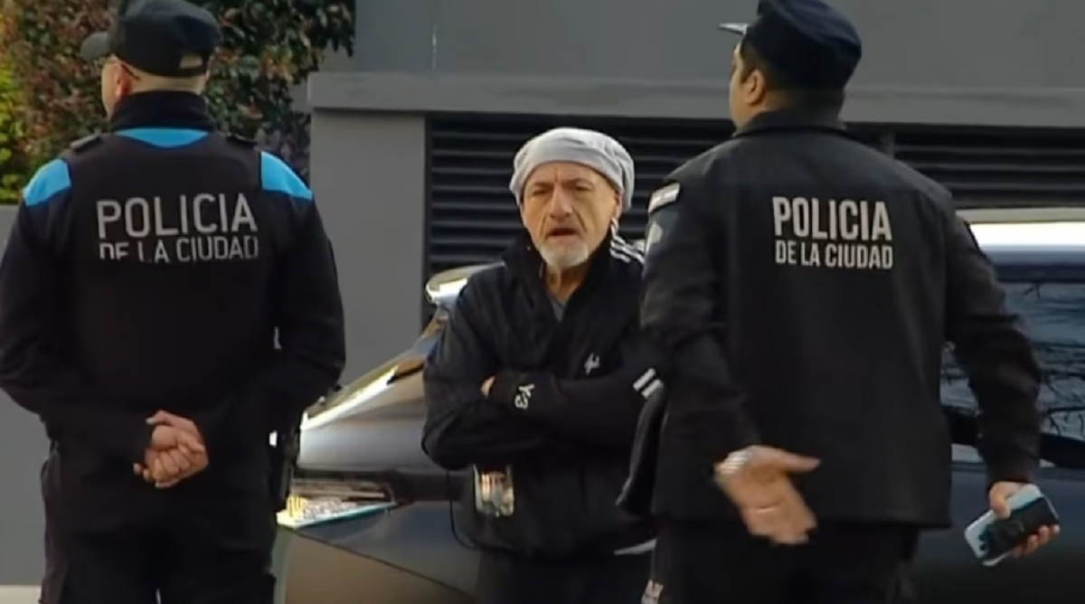 Vehículo de Gustavo Sofovich y la moto involucrada en el siniestro vial en Buenos Aires.