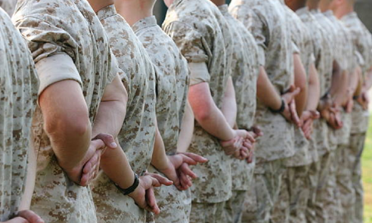 Soldados del ejército de Estados Unidos formados durante una instrucción militar.