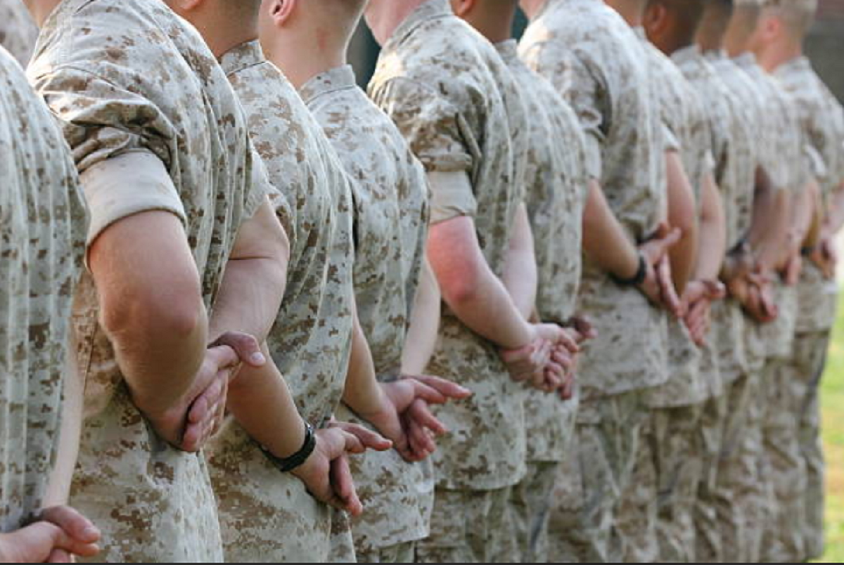 Soldados del ejército de Estados Unidos formados durante una instrucción militar.