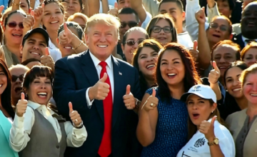 Votantes de la comunidad hispana participando en una jornada electoral en Estados Unidos.