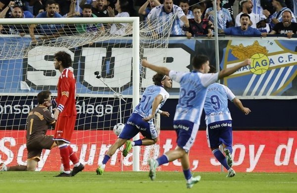 El Málaga logra victoria frente al Espanyol en Liga Primera