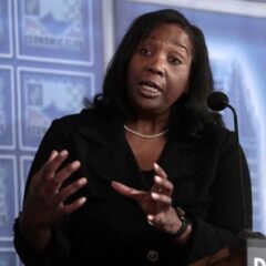 Trump establece comité para investigar a la gobernadora de la Fed Lisa Cook