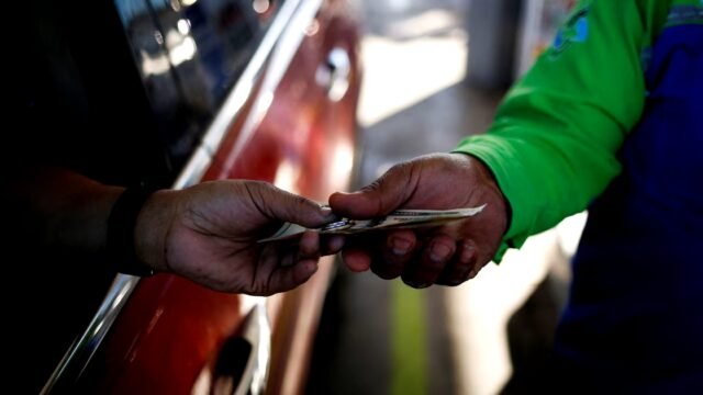 Fer Gay reporta robo violento en CDMX sin señales de entrada forzada y siete vehículos sustraídos en 15 minutos