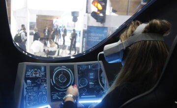 Los Estados Unidos y Rusia mantienen presencias estratégicas en América Latina, donde flujos de información y financiamiento cruzan fronteras para influir en decisiones políticas.