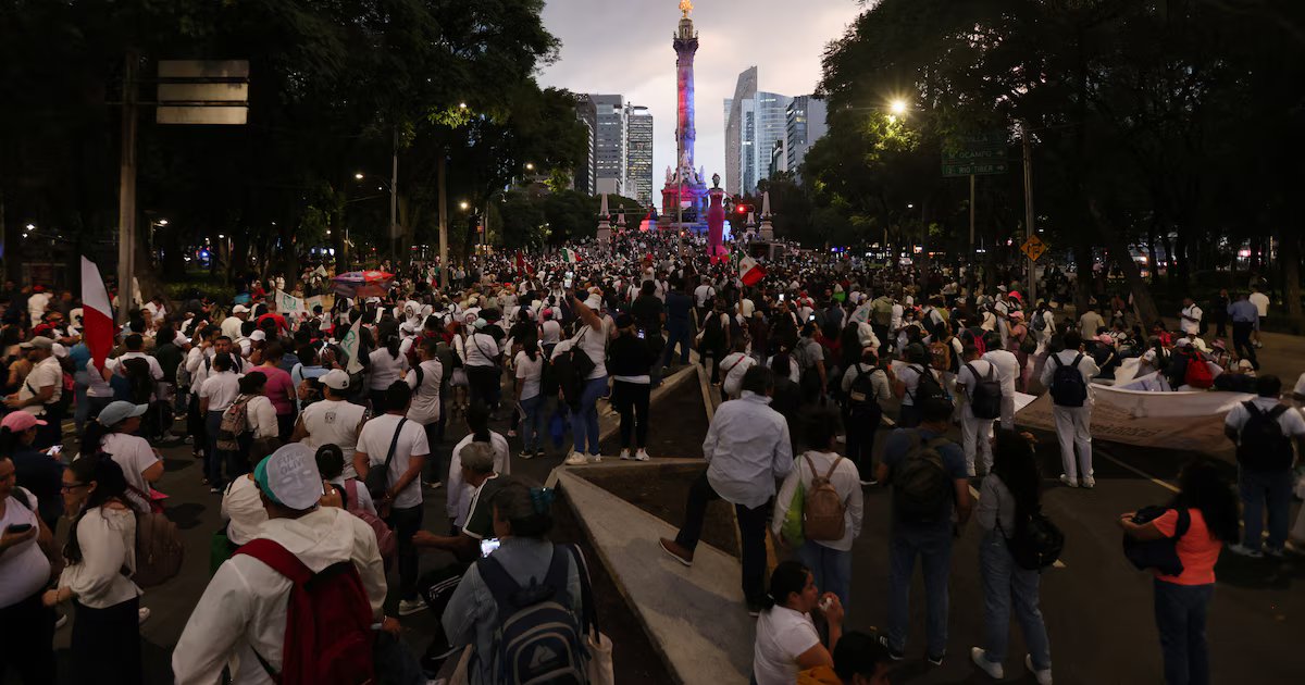 Reportan bloqueos, accidentes y manifestaciones; médicos del IMSS continúan protestas