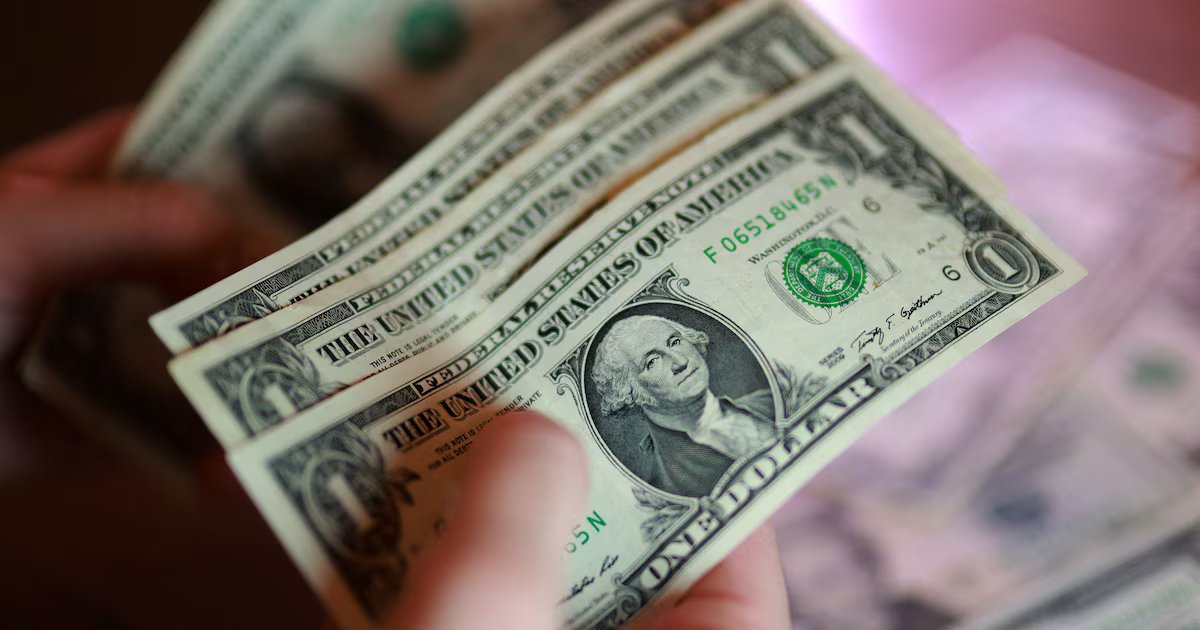 El dólar inicia en $3.202 este martes, superando la TRM vigente