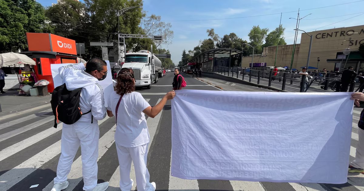 En Vivo: Marcha del IMSS genera bloqueos y accidentes este 12 de octubre