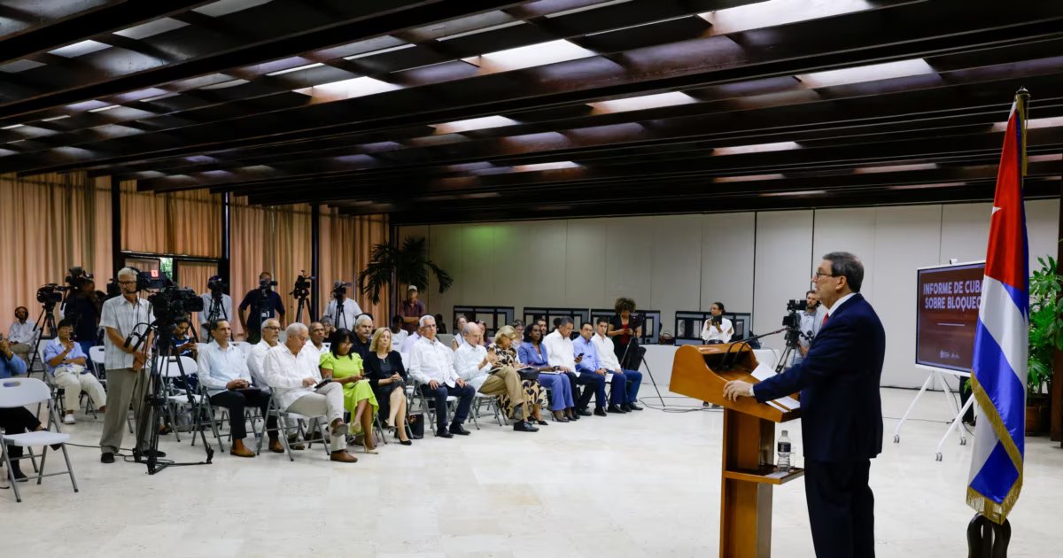 Cuba implementa reformas económicas como posible llamado a EE. UU.