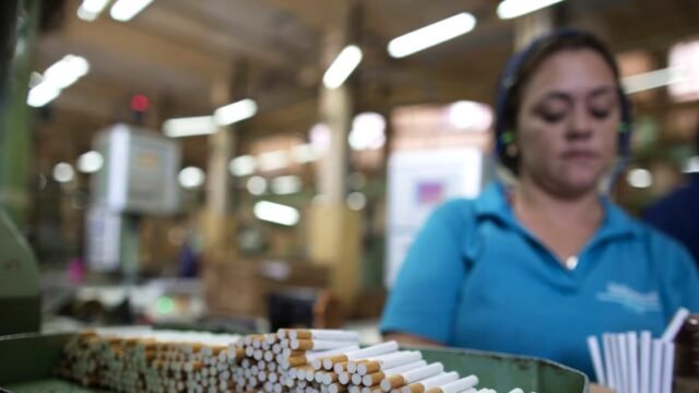Cubanos enfrentan dificultades para adquirir productos en Mercados de Barrio, el nuevo experimento del régimen