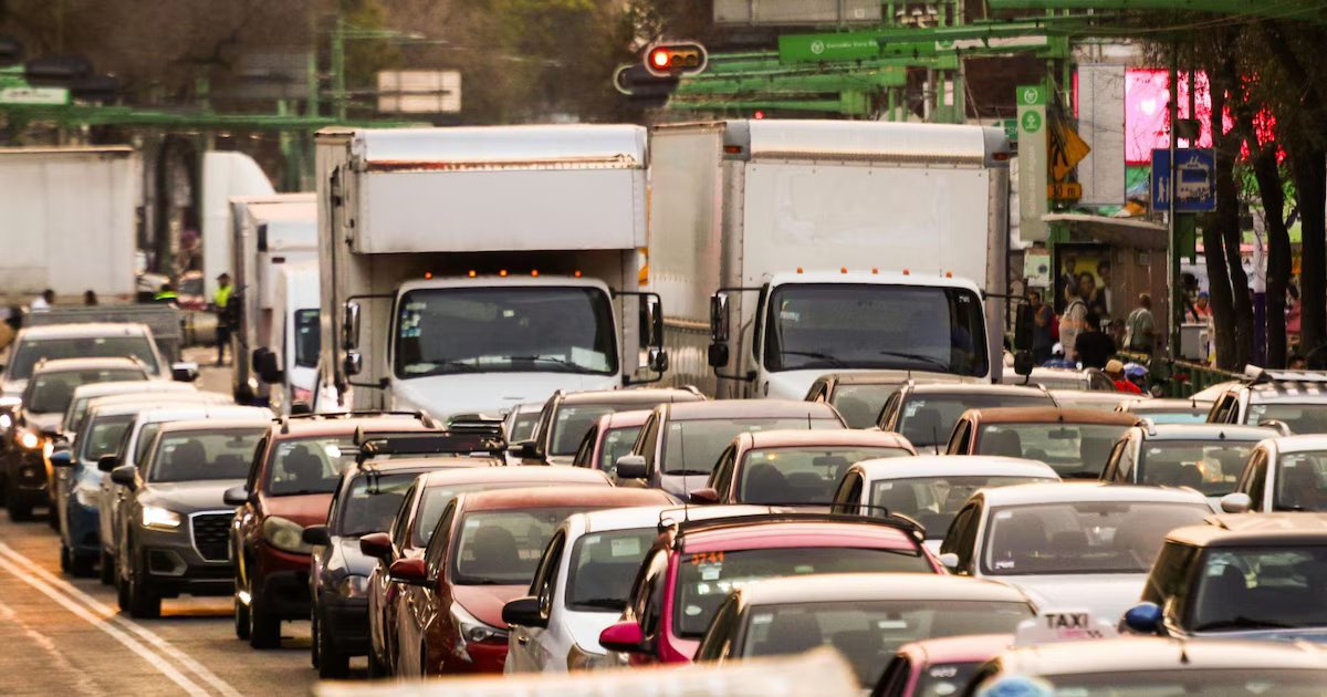 Transportistas bloquean carreteras México-Pachuca y México-Querétaro en manifestación hoy lunes 26 de octubre