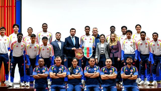 Hincha juniorista recibe disculpas tras ser humillado por usar chanclas