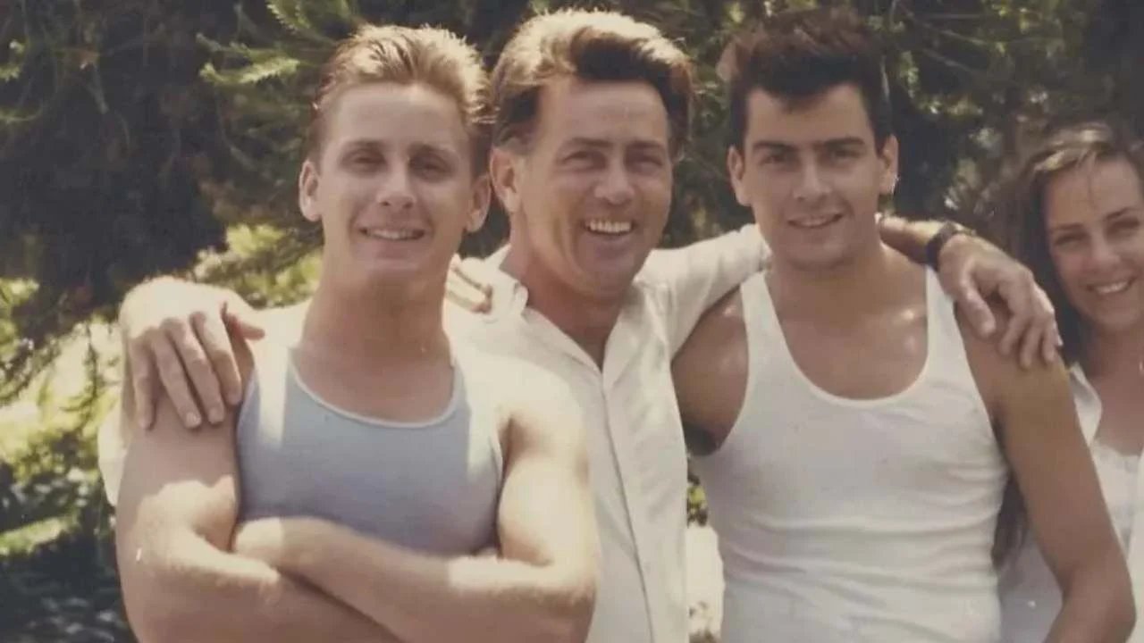 Charlie Sheen compara su niñez sin niñeras a vivir en Madrid