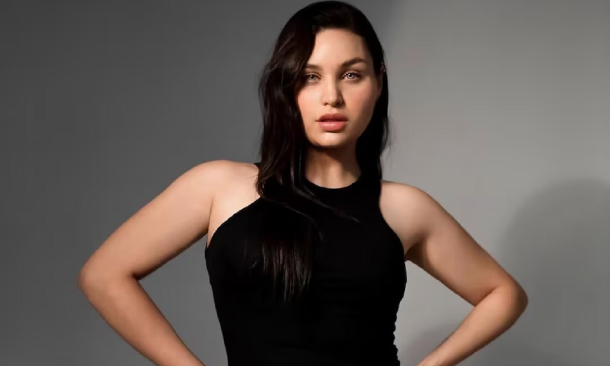La actriz mexicana Estefanía Villarreal posando para sus redes sociales oficiales.