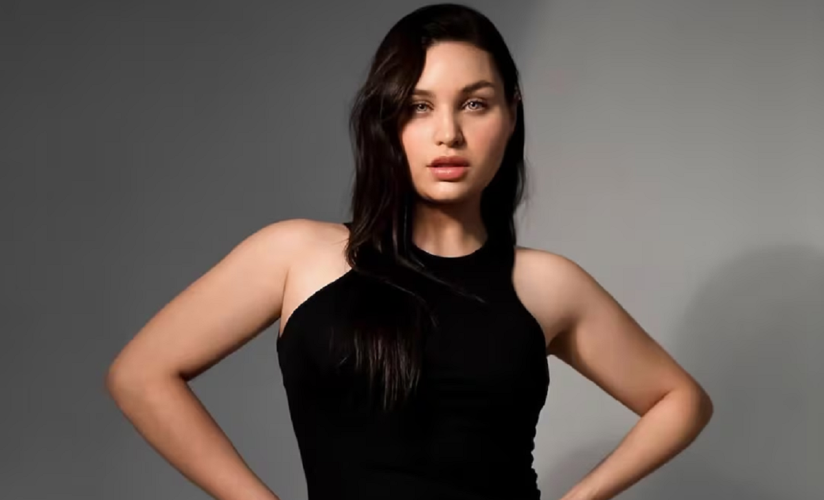 La actriz mexicana Estefanía Villarreal posando para sus redes sociales oficiales.