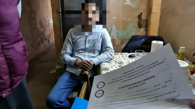 Fachada del edificio ministerial durante las interpelaciones parlamentarias por el caso de filtración de operativos.
