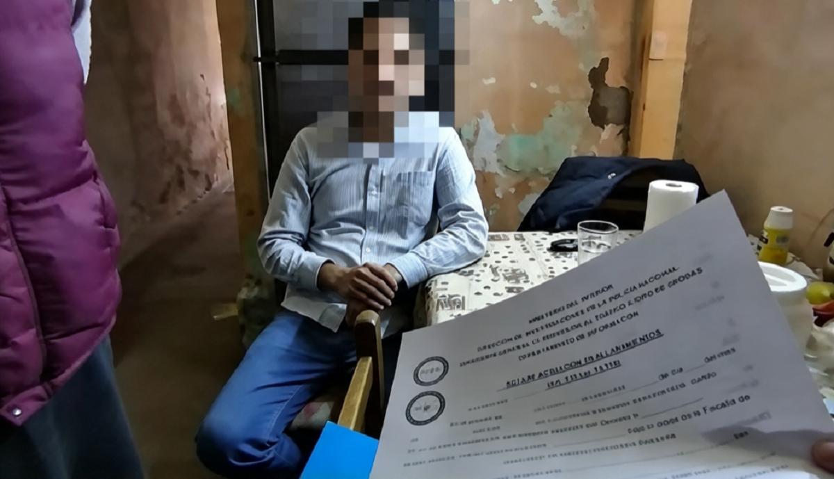 Fachada del edificio ministerial durante las interpelaciones parlamentarias por el caso de filtración de operativos.