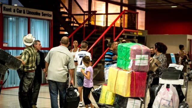 Cubanos enfrentan dificultades para adquirir productos en Mercados de Barrio, el nuevo experimento del régimen