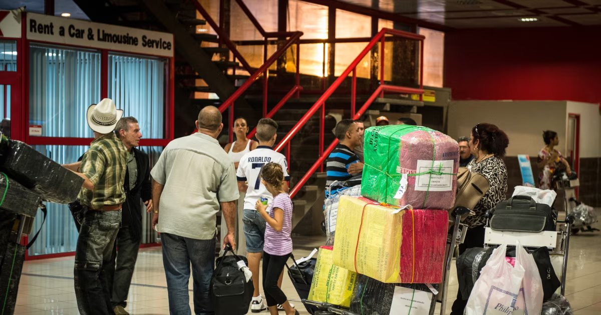 Cuba flexibiliza el comercio de importación en busca de dólares