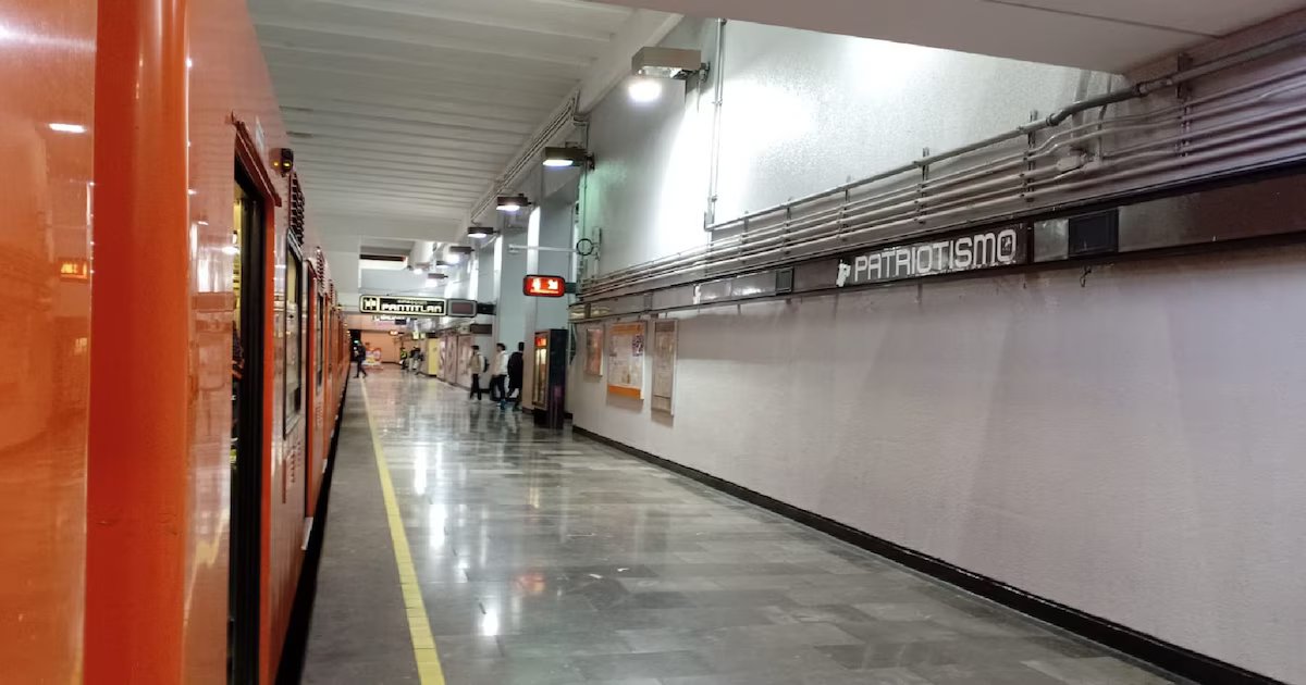 Durante la jornada del 23 de octubre, el servicio del tren ligero en el Metro y Metrobús fue suspendido debido a manifestantes