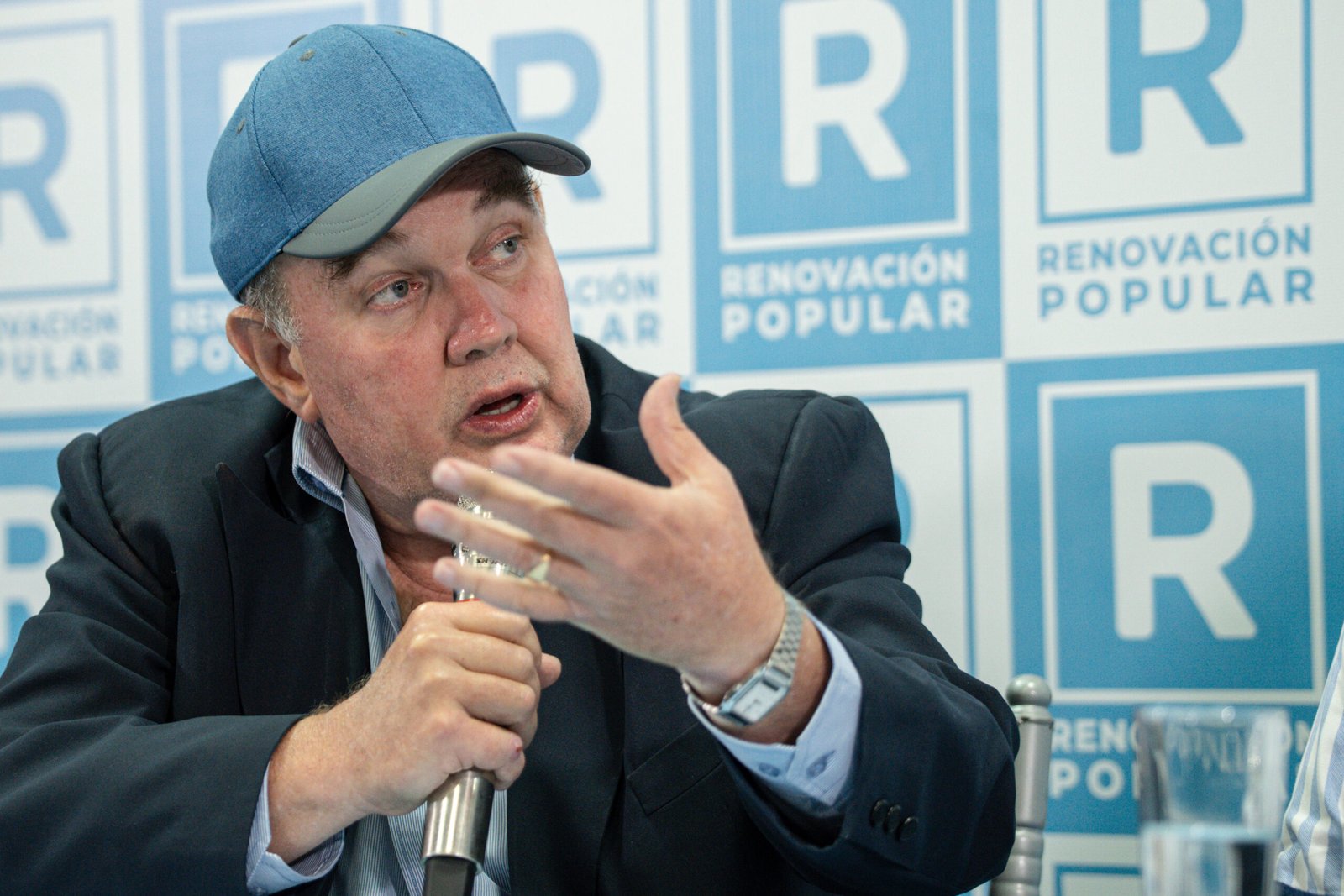 Las autoridades Electorales y el partido de López Aliaga enfrentan una demanda que cuestiona la legalidad de su candidatura por reelección inmediata en el contexto de un proceso.