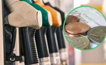 Pantalla digital de un surtidor marcando los precios por litro de Gasolina 95 y Diésel.