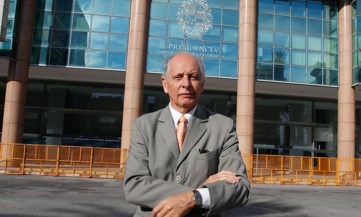 Gustavo Salle durante una entrevista sobre el proyecto de Solaria, el suministro eléctrico y la participación de UTE.