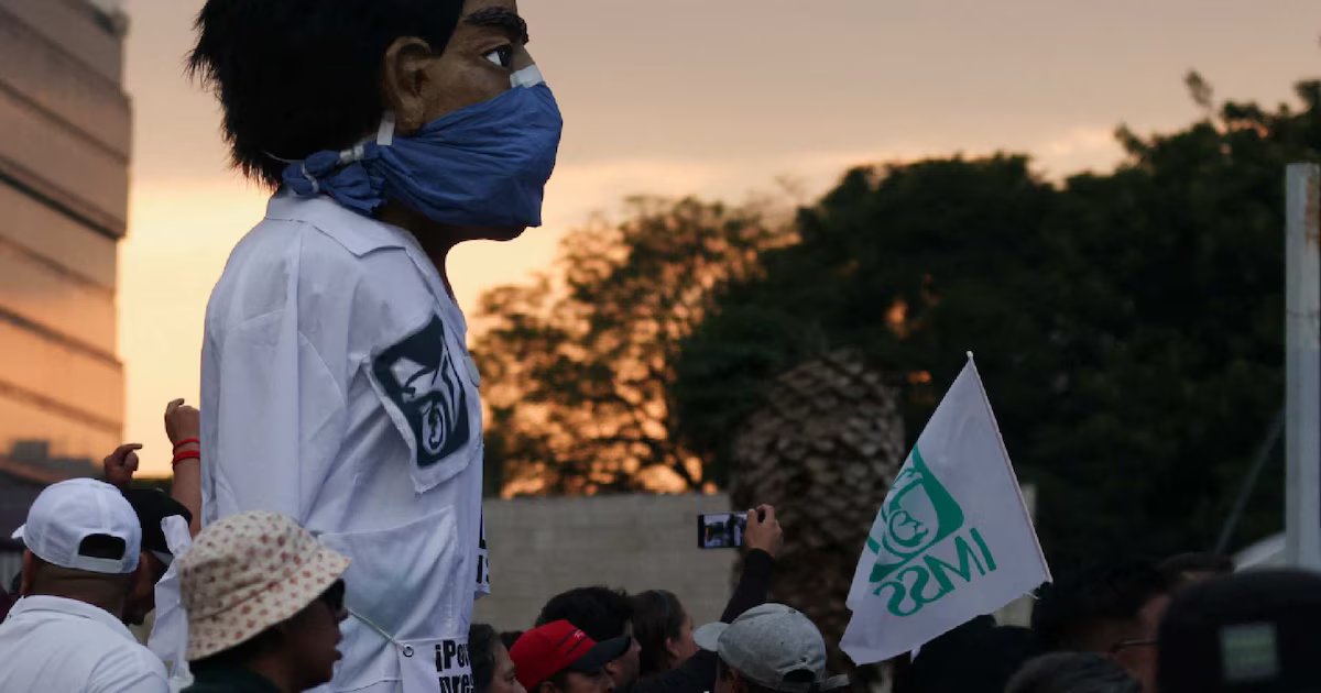 Empleados del IMSS organizan marcha nacional para el 21 de octubre